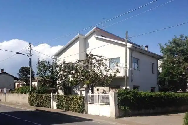 Villa in vendita a Momo