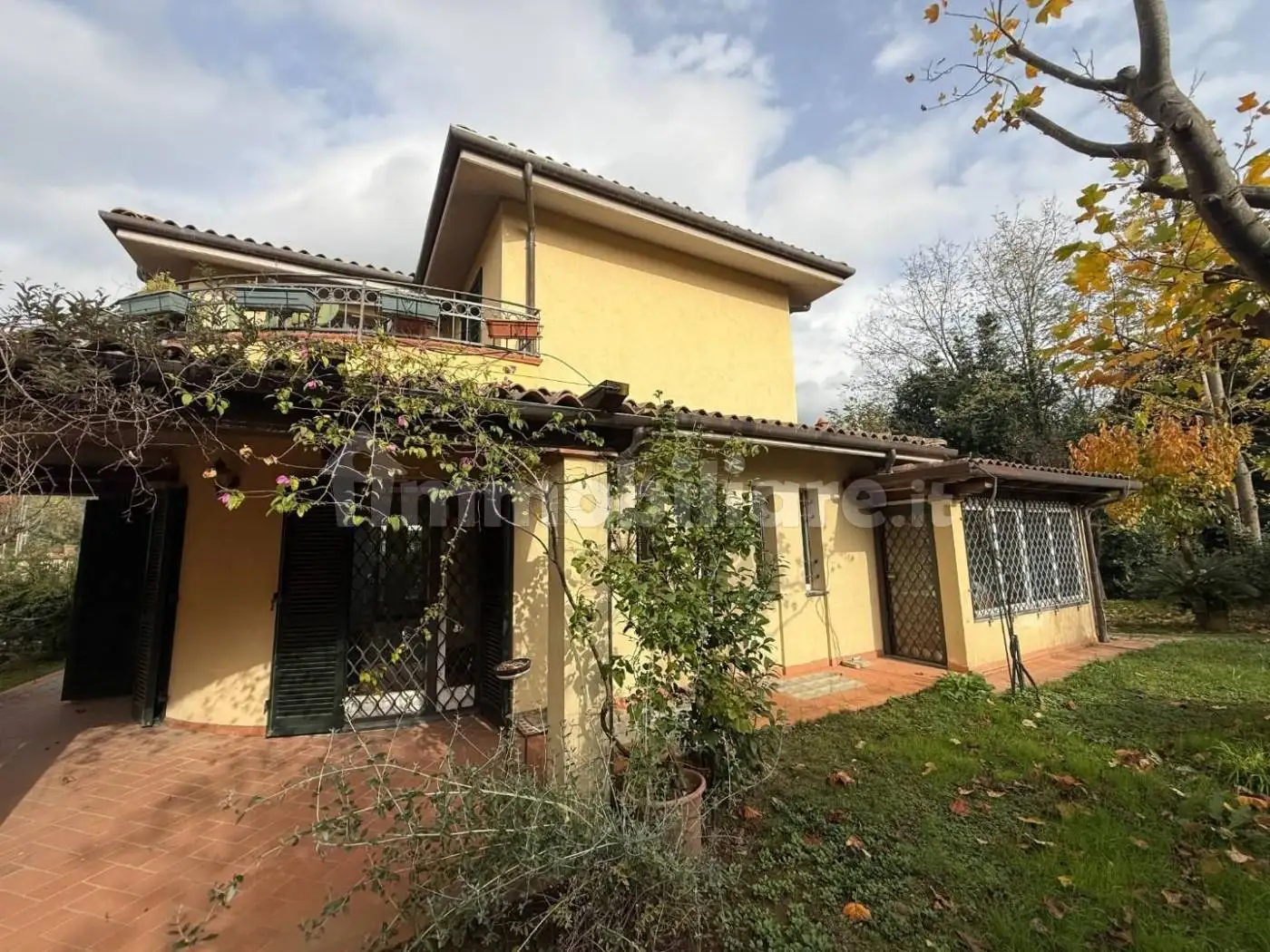 Casa indipendente in vendita a Massa