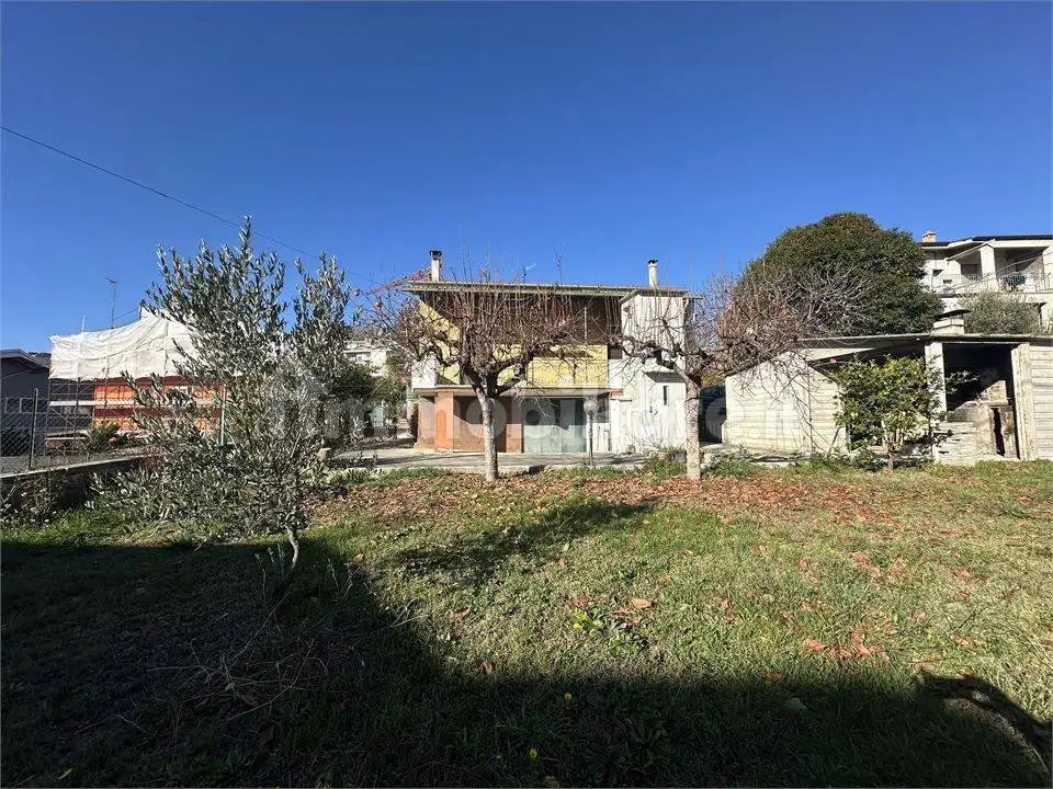 Villa in vendita a Teramo