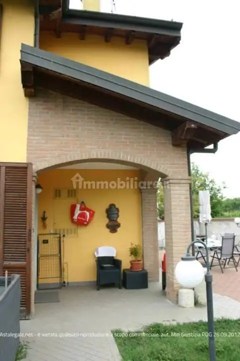 Villa in asta a Inverno e Monteleone