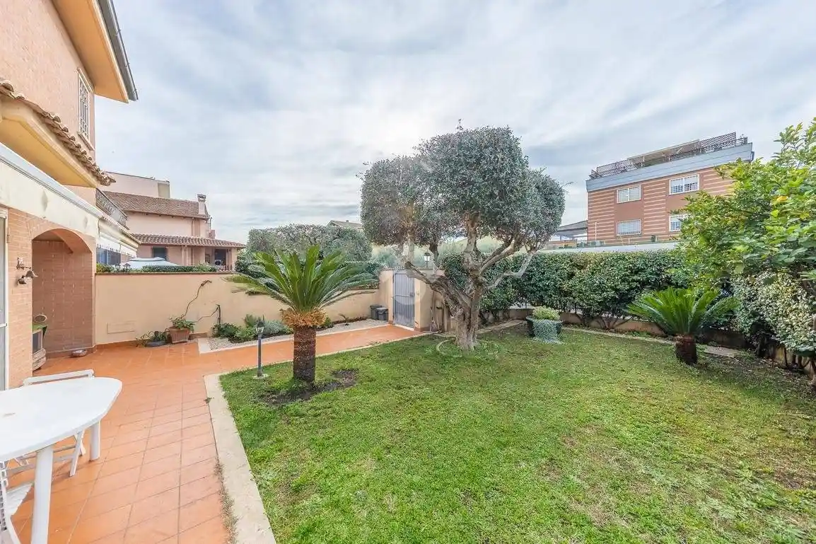 Villa plurifamiliare via del Fosso dell'Acqua Mariana 1, Morena, Roma - foto 4