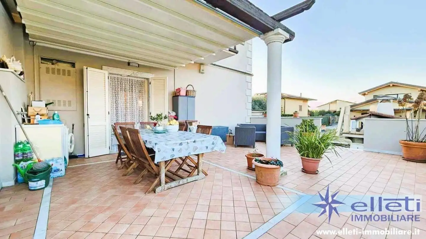 Appartamento in vendita a Montignoso