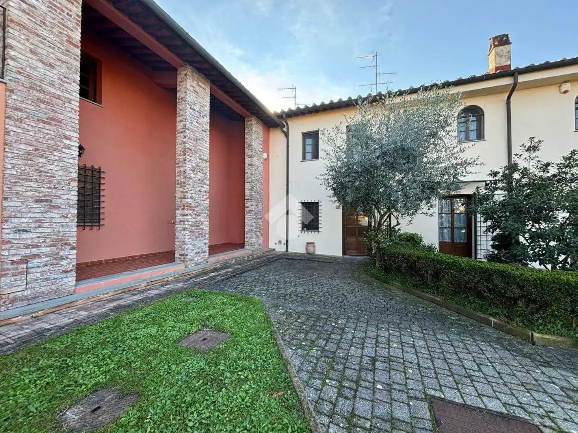 Casa indipendente in vendita a Prato