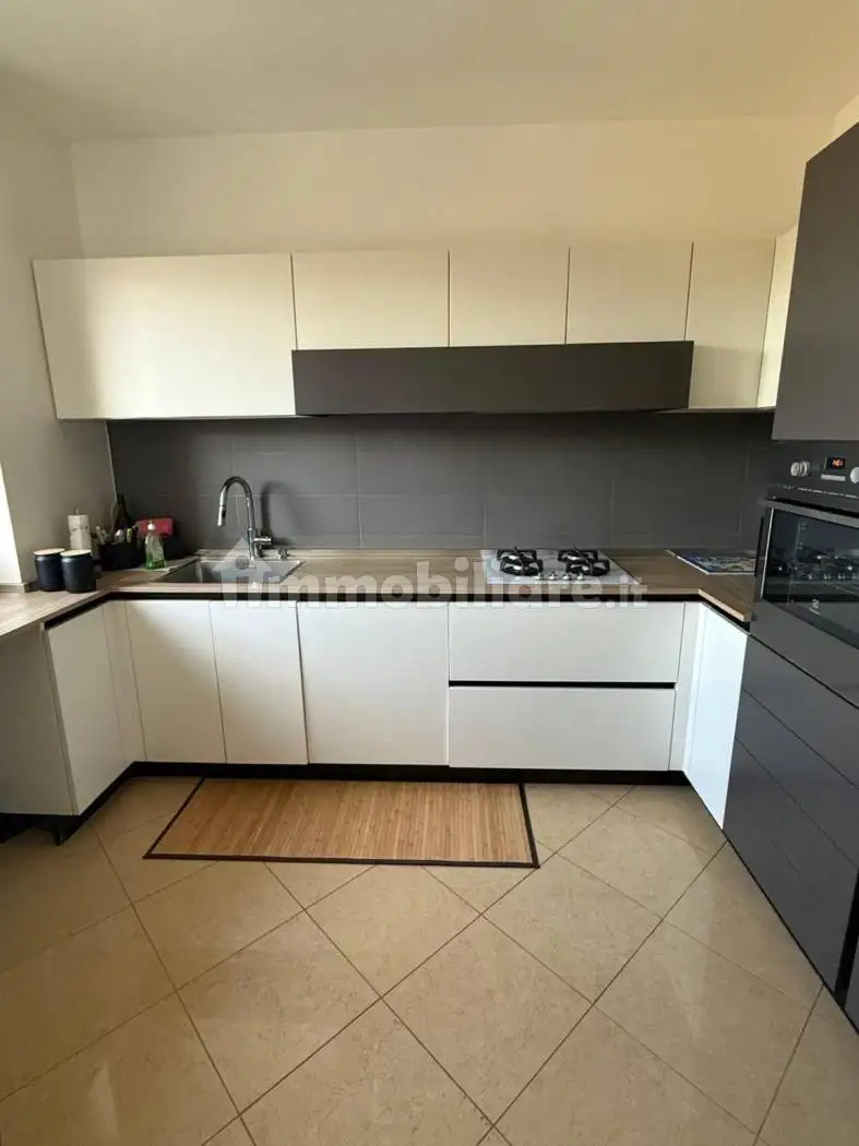 Trilocale via Augusto Baleani 28, Centro, Agugliano - foto 3