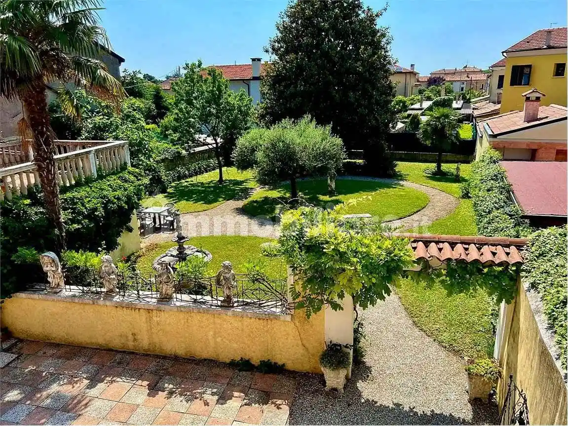 Villa unifamiliare, buono stato, 303 m², Centro, Vittorio Veneto - foto 2