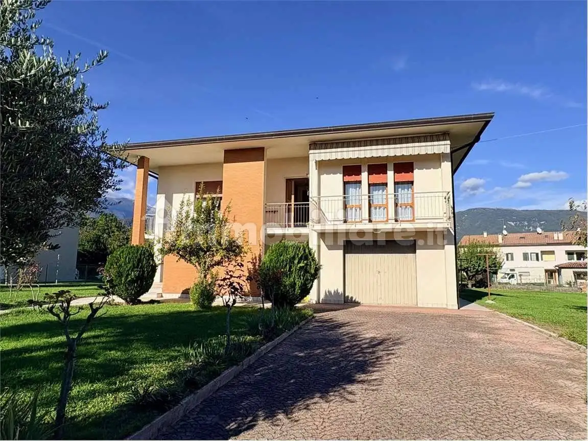 Casa indipendente in vendita a Vittorio Veneto