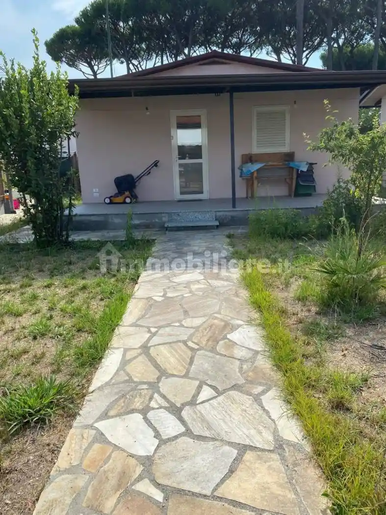 Terratetto unifamiliare via degli Unni,  54100, Zona Industriale, Massa - foto 2