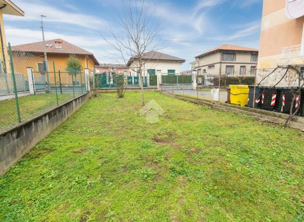 Trilocale via del Santuario 18, Centro, Leinì - foto 2