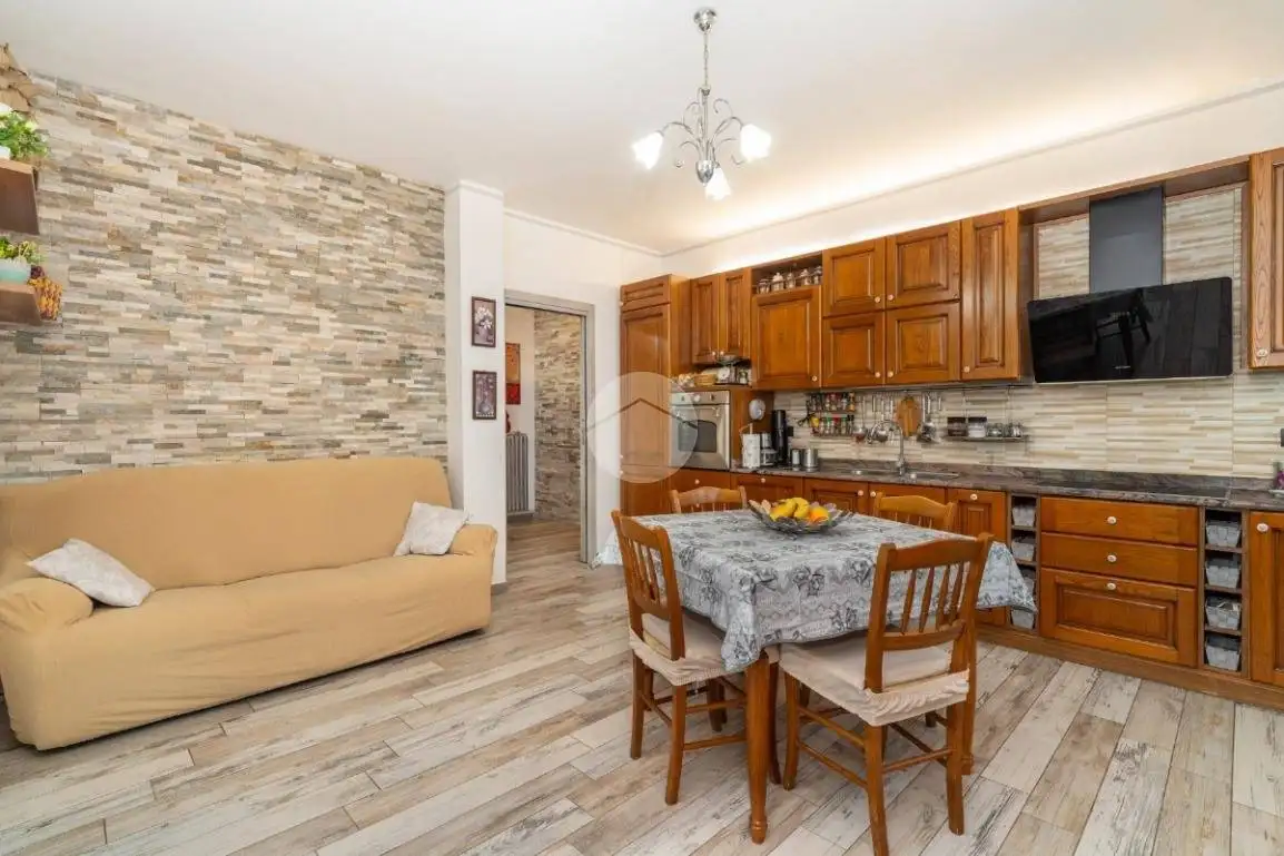 Villa bifamiliare via Battisti 38, Centro, Caselle Torinese - foto 2