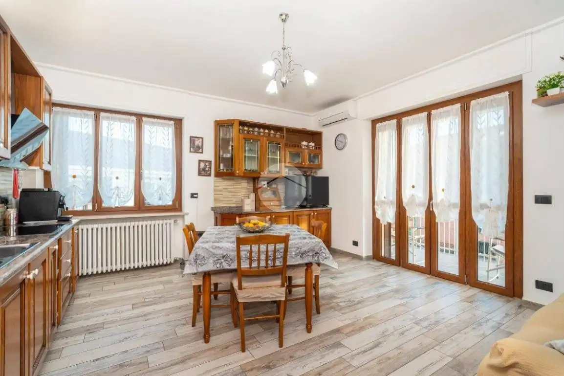 Villa bifamiliare via Battisti 38, Centro, Caselle Torinese - foto 3