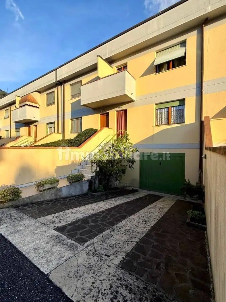 Villetta a schiera in vendita a Massa