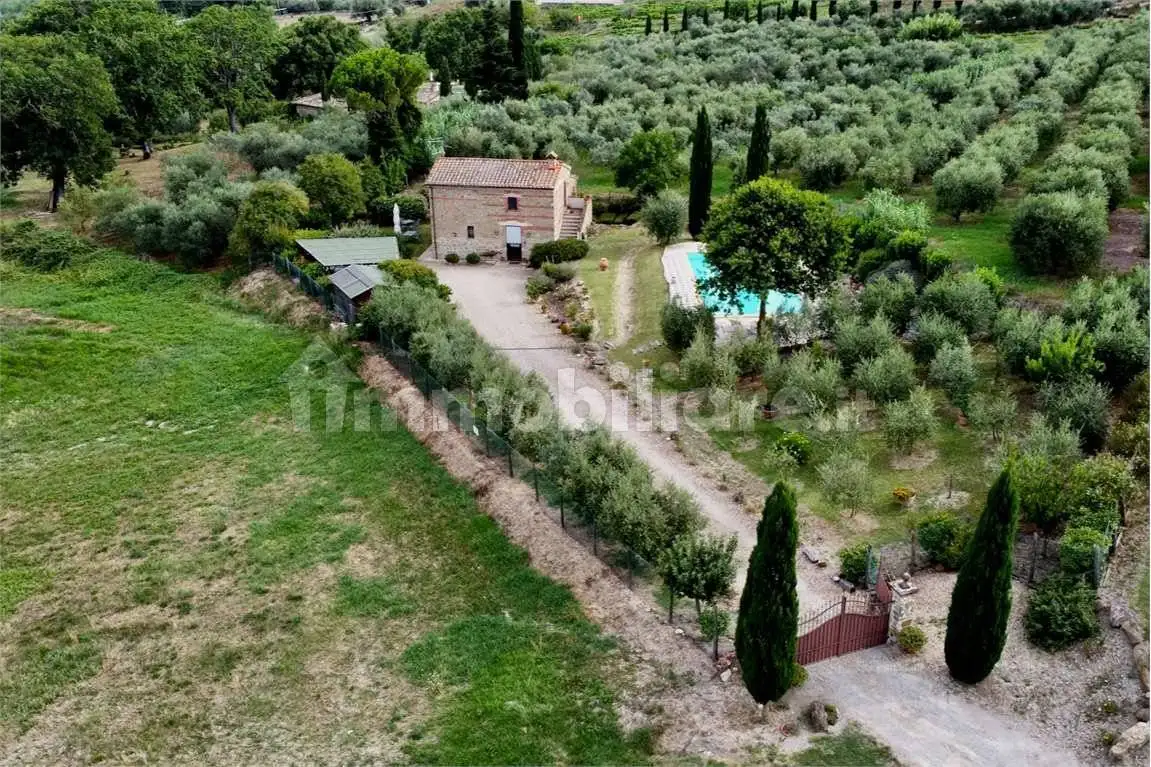 Rustico - Casale in vendita a Radicofani