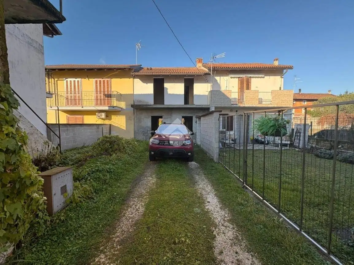 Casa indipendente in vendita a Borgolavezzaro