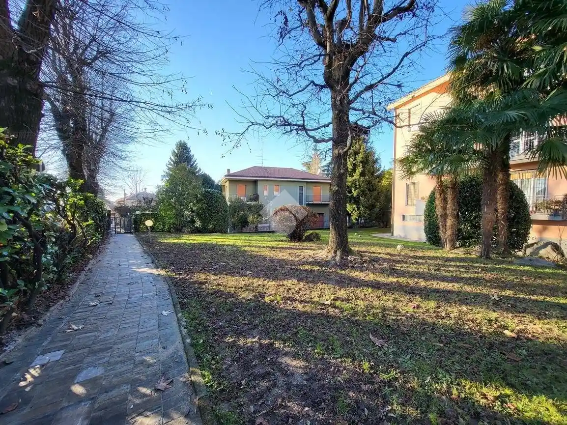 Trilocale viale John e Robert Kennedy 64, Centro, Besana in Brianza - foto 2