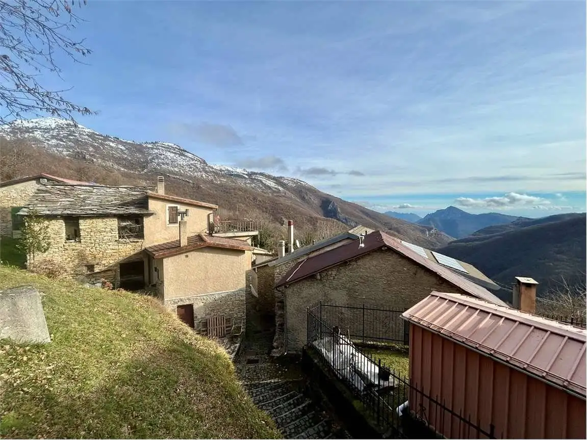 Casa indipendente in vendita a Caprauna