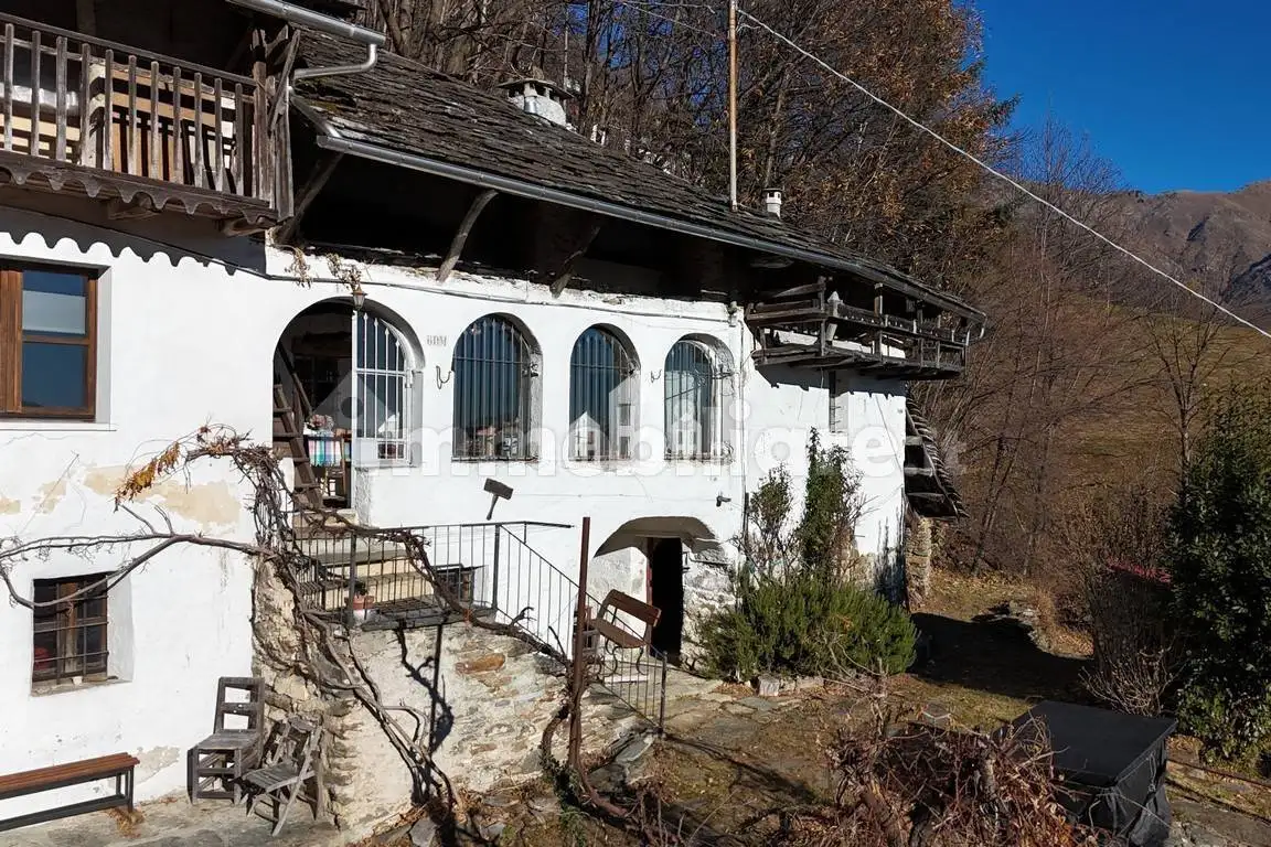 Casa indipendente in vendita a Valchiusa