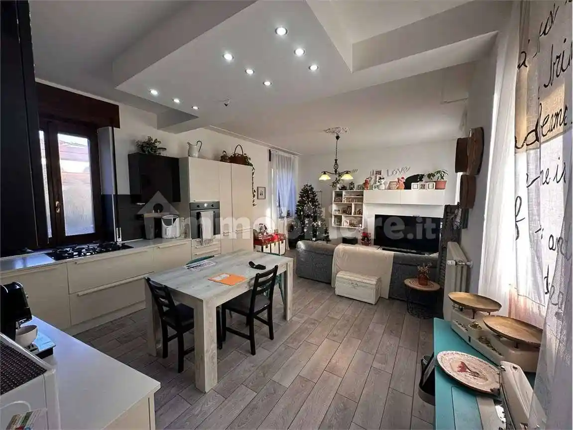 Trilocale via Sant'antonino, 30, Albate - Muggiò, Como - foto 2