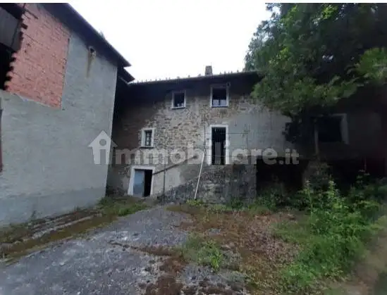Casa indipendente in asta a Roccaverano