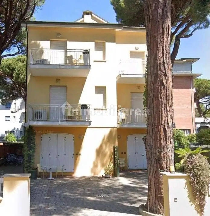 Palazzo - Stabile in asta a Cervia