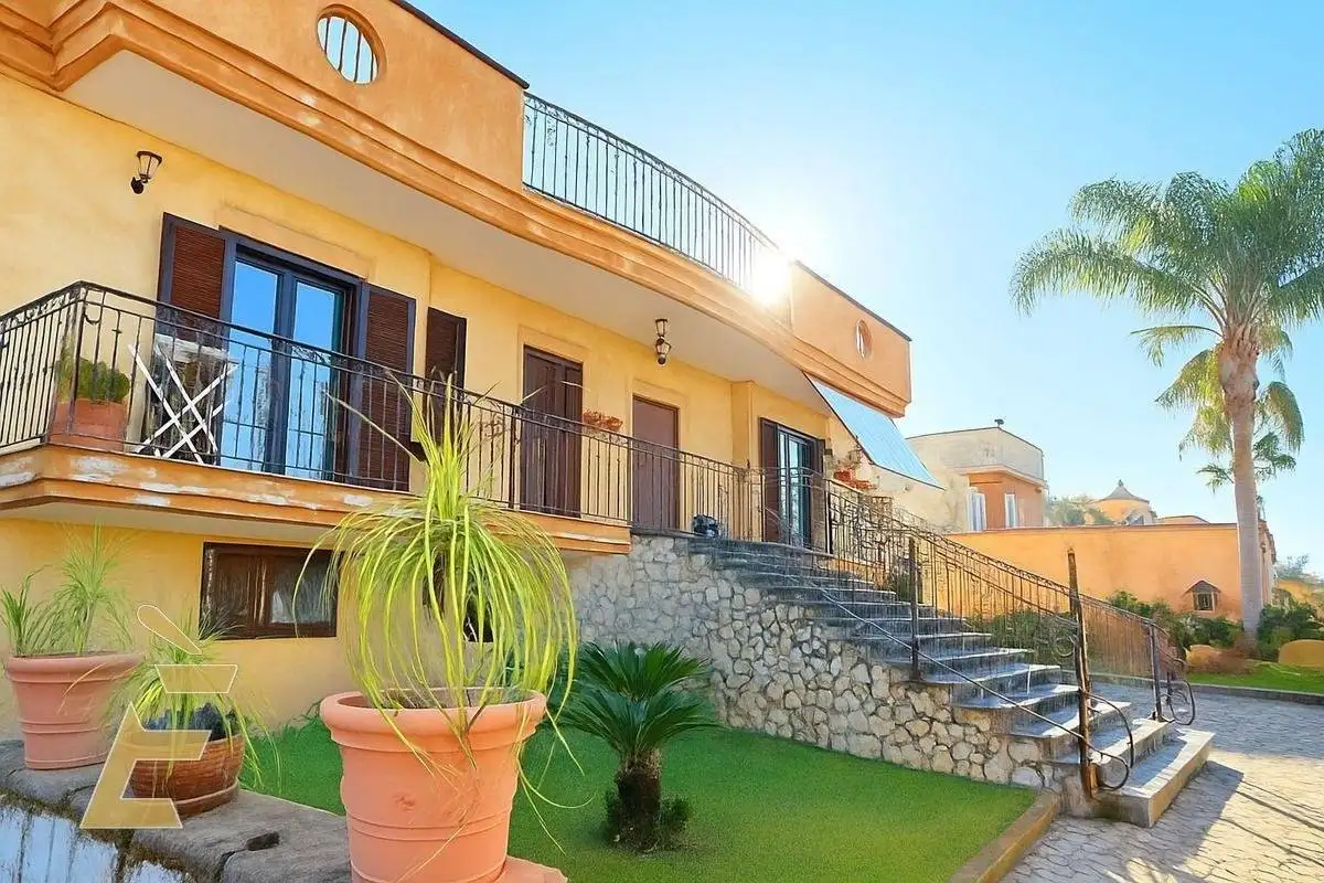 Villa in vendita a Giugliano in Campania