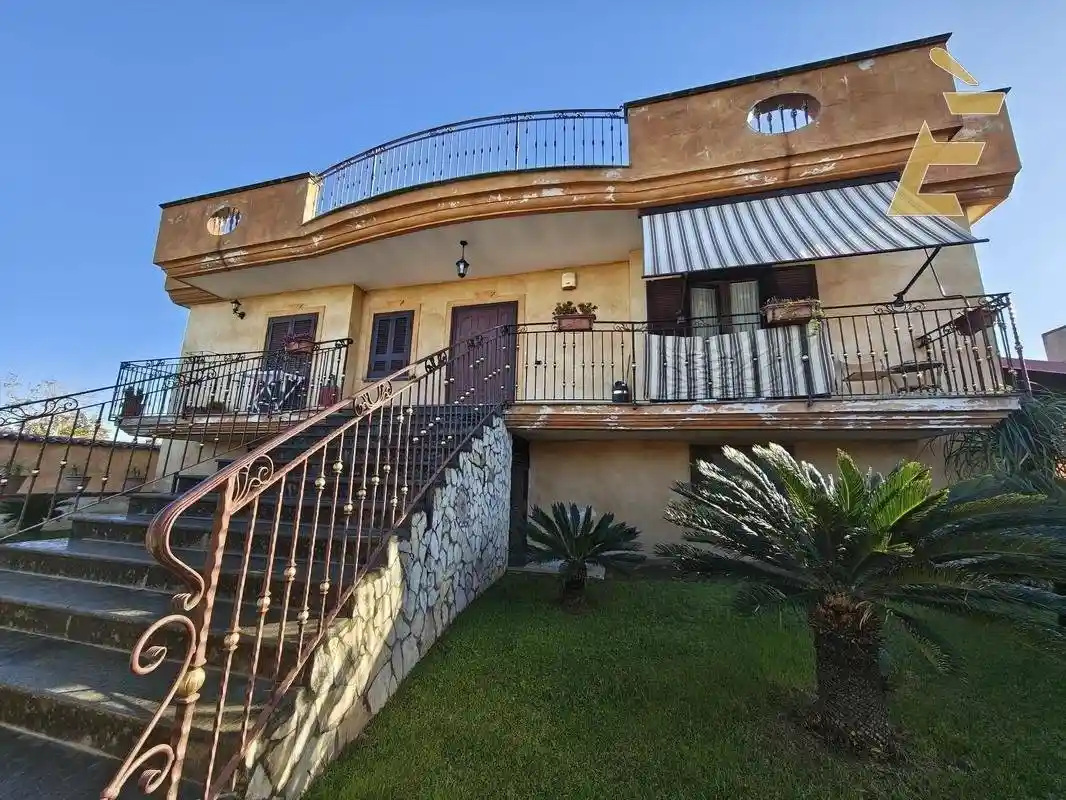 Villa unifamiliare via Grotta dell' Olmo 19, Licola Paese, Giugliano in Campania - foto 2