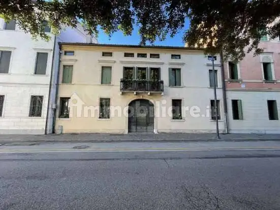 Palazzo - Stabile in asta a Oderzo