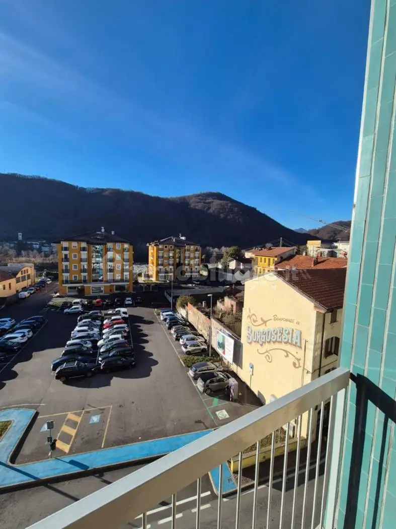 Bilocale piazza Vincenzo Moscatelli, Centro, Borgosesia - foto 3