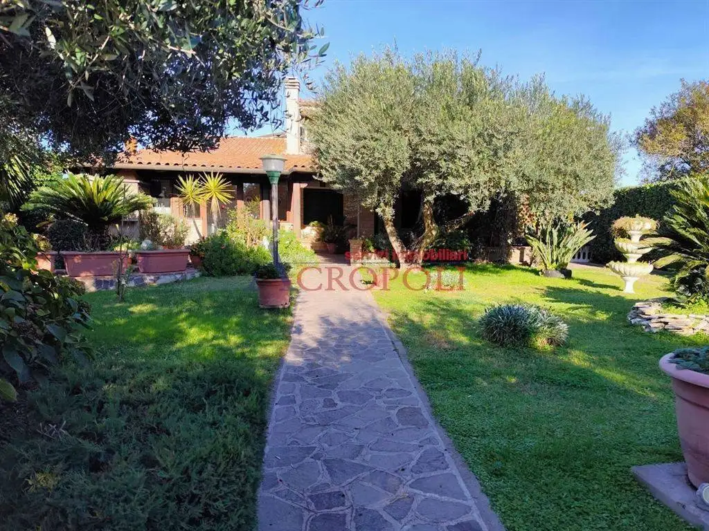 Villa in vendita a Anguillara Sabazia