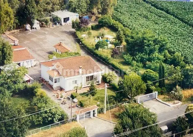 Villa in vendita a Latina