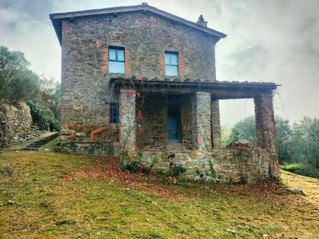 Casa indipendente in vendita a Bucine