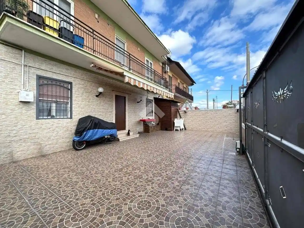 Trilocale via Nettuno 128, Centro, Cisterna di Latina - foto 2