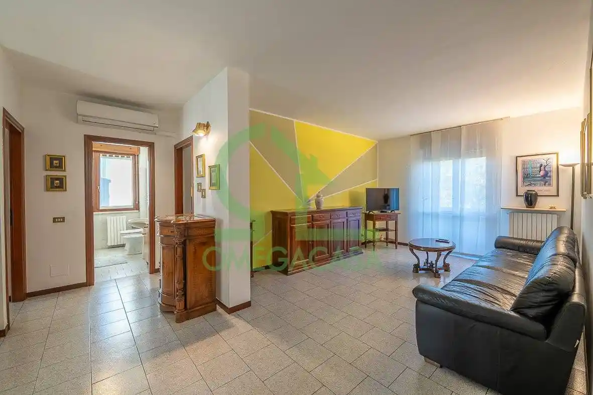 Trilocale via Albertino piazza 20, Centro, Castiglione d'Adda - foto 2