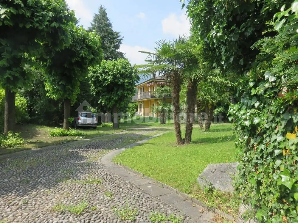 Villa in vendita a Erba