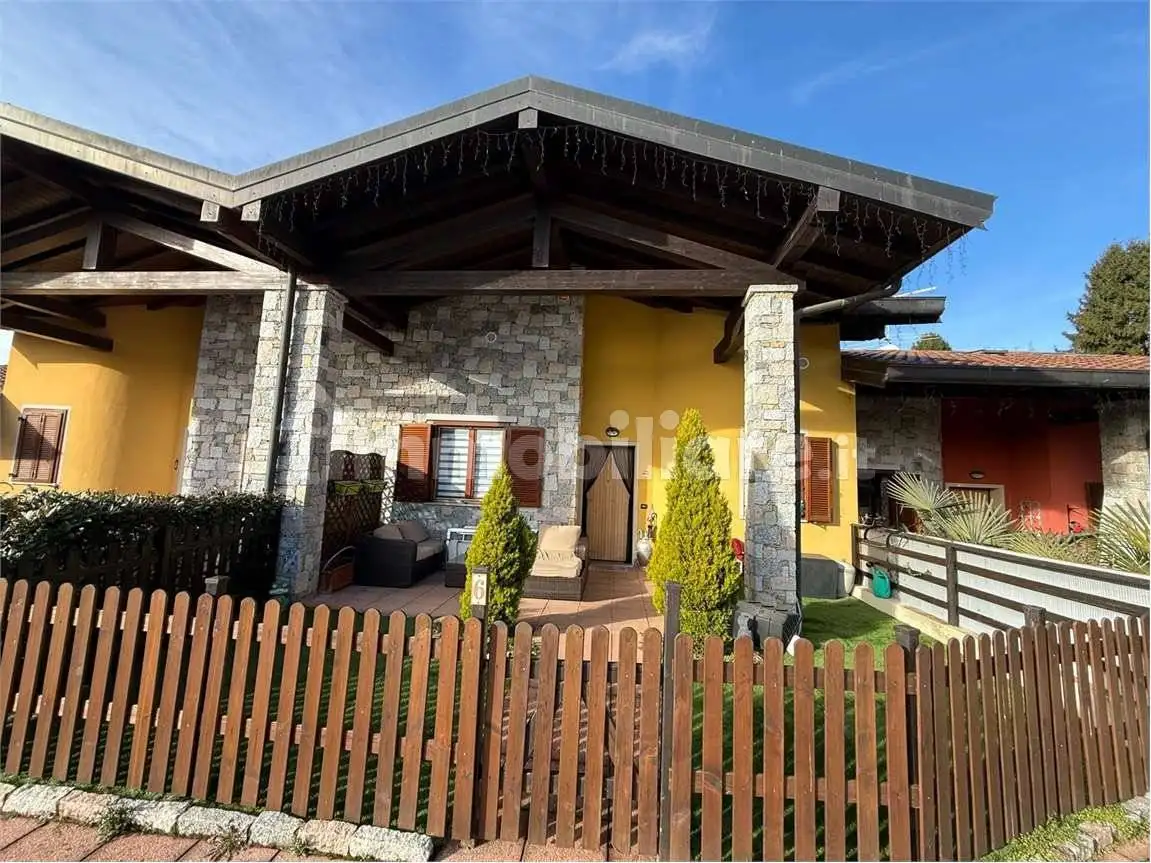 Villetta a schiera in vendita a Invorio