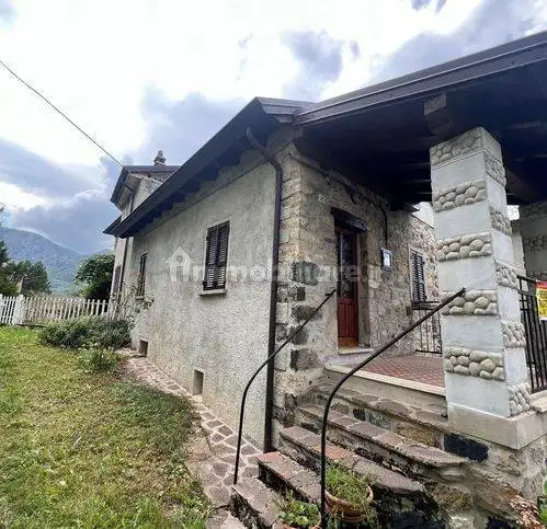 Villa in vendita a Ferriere