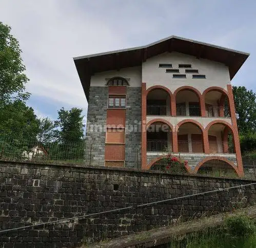 Villa in vendita a Ferriere