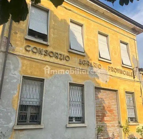 Villa in vendita a Piozzano