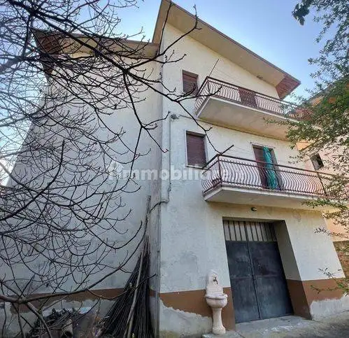 Villa in vendita a Bettola