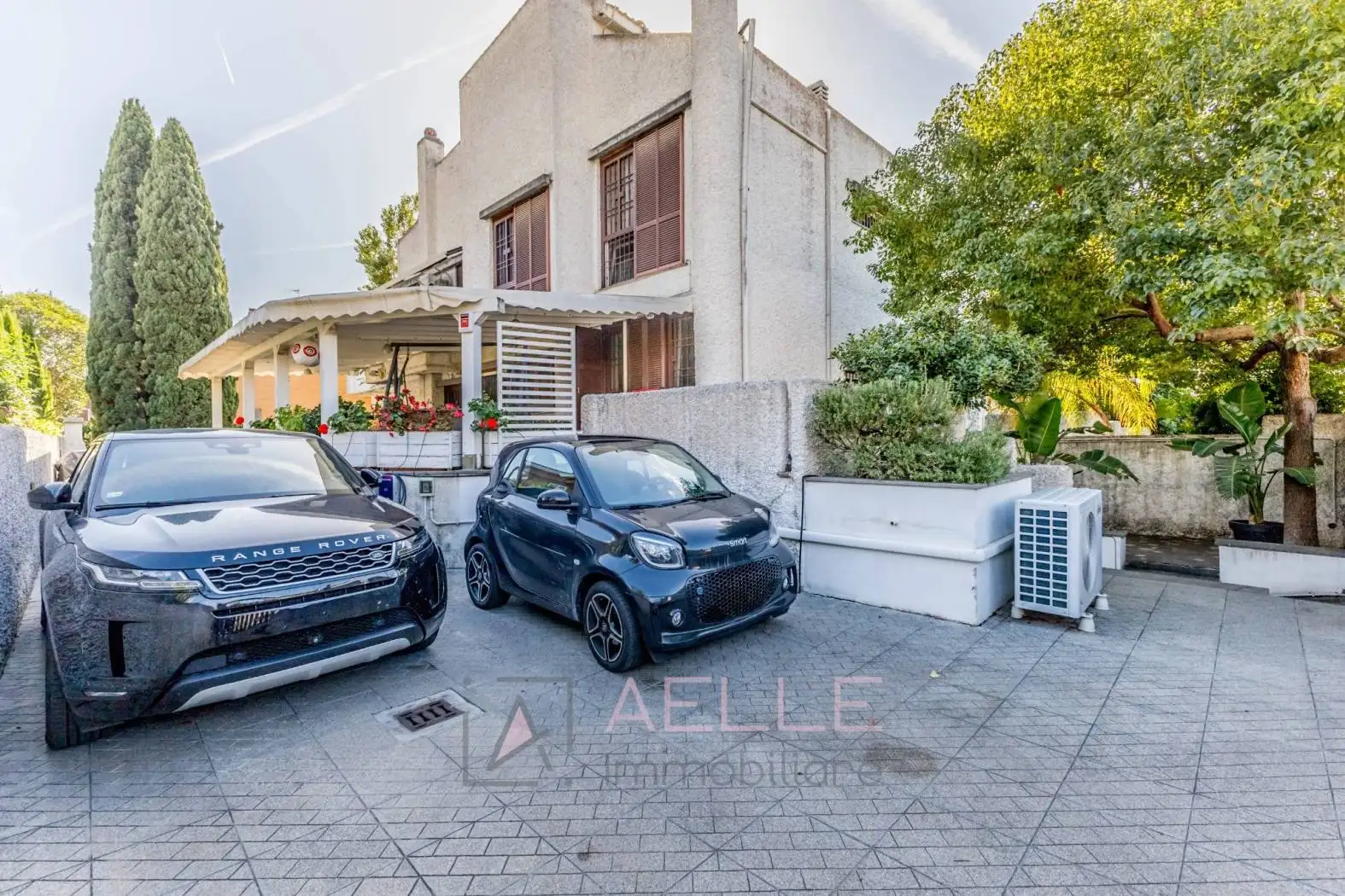 Villa bifamiliare in vendita a Roma