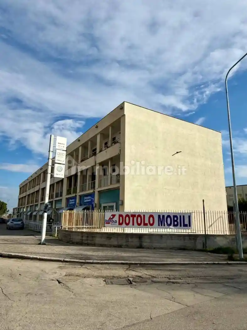 Trilocale via Manfredonia 48a, Villaggio Artigiani - Via Manfredonia, Foggia - foto 3