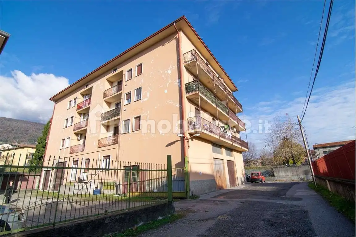 Appartamento in vendita a Erba