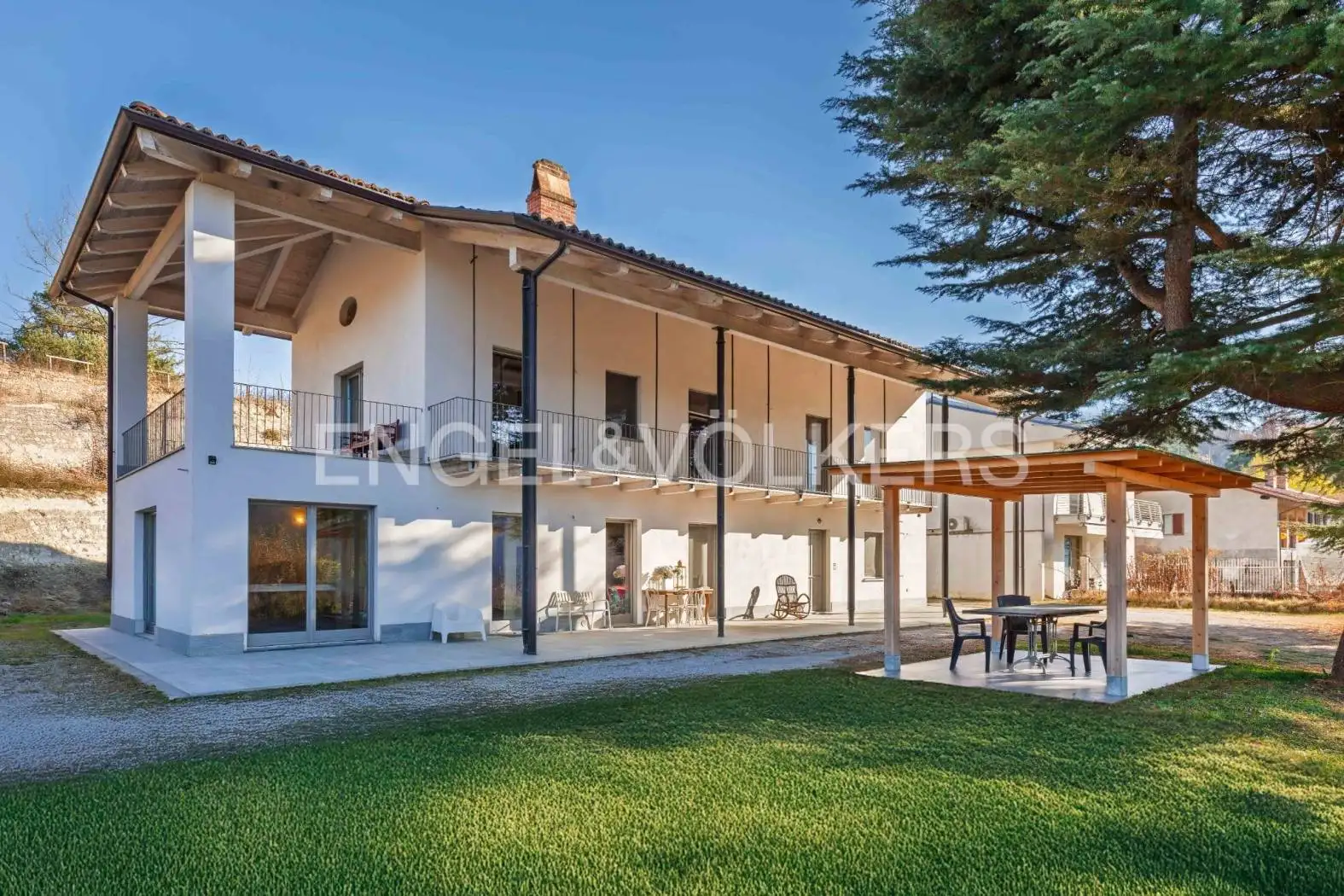 Villa in vendita a Corneliano d'Alba