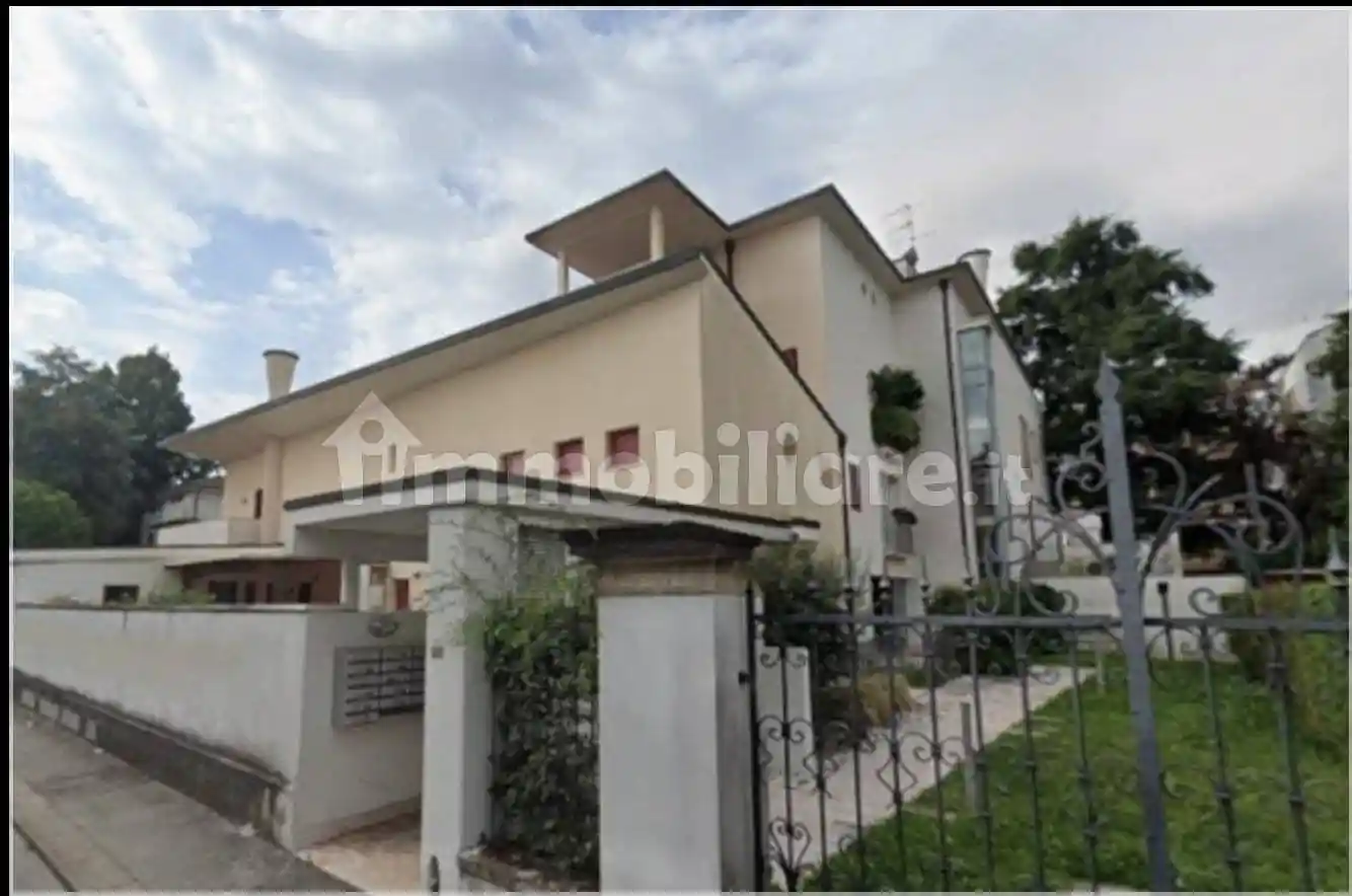 Appartamento via Legione Antonini 121, Santa Bertilla - Mercato Nuovo, Vicenza - foto 2