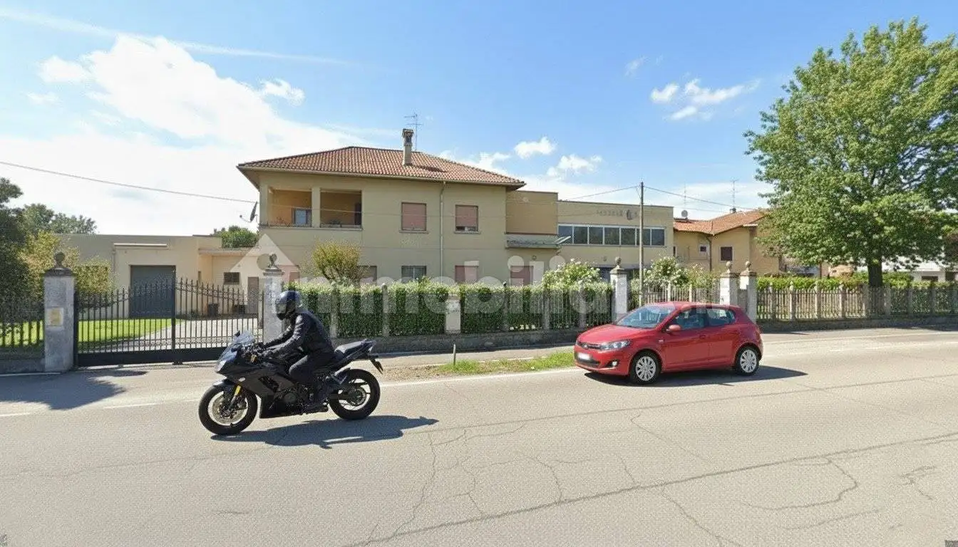 Palazzo - Edificio in vendita a Caravaggio