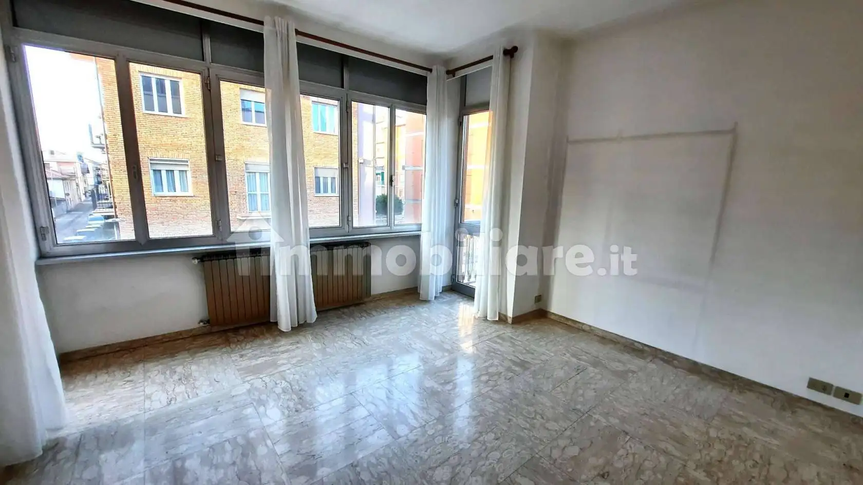 Trilocale via Fabio Filzi, Borgo Piave, Corso Europa, Zona Ferrero, Alba - foto 2