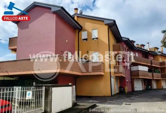 Palazzo - Stabile in asta a Selvazzano Dentro