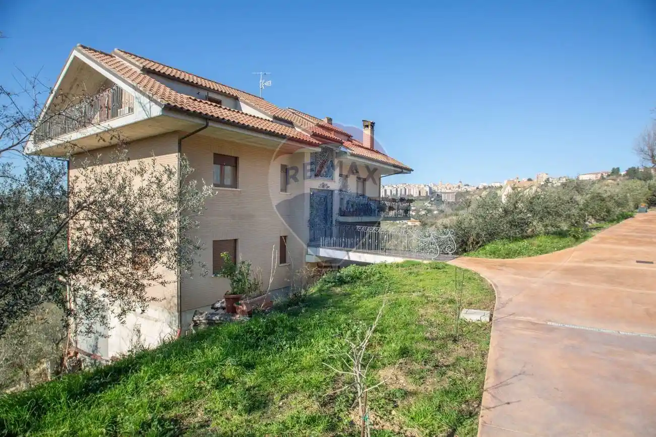 Villa unifamiliare Strada Di Renzo 8, Chieti Città, Chieti - foto 2