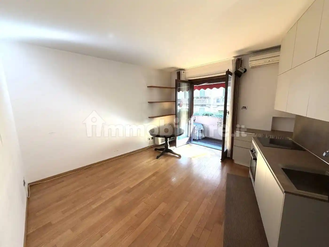 Bilocale via Ugo Bassi 17, Isola, Milano - foto 2