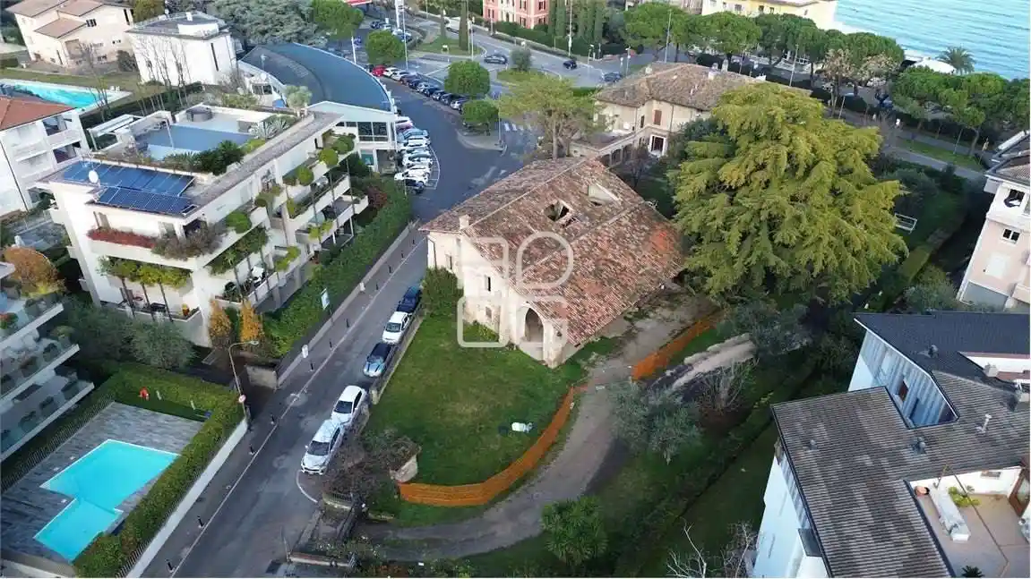 Palazzo - Edificio in vendita a Desenzano del Garda