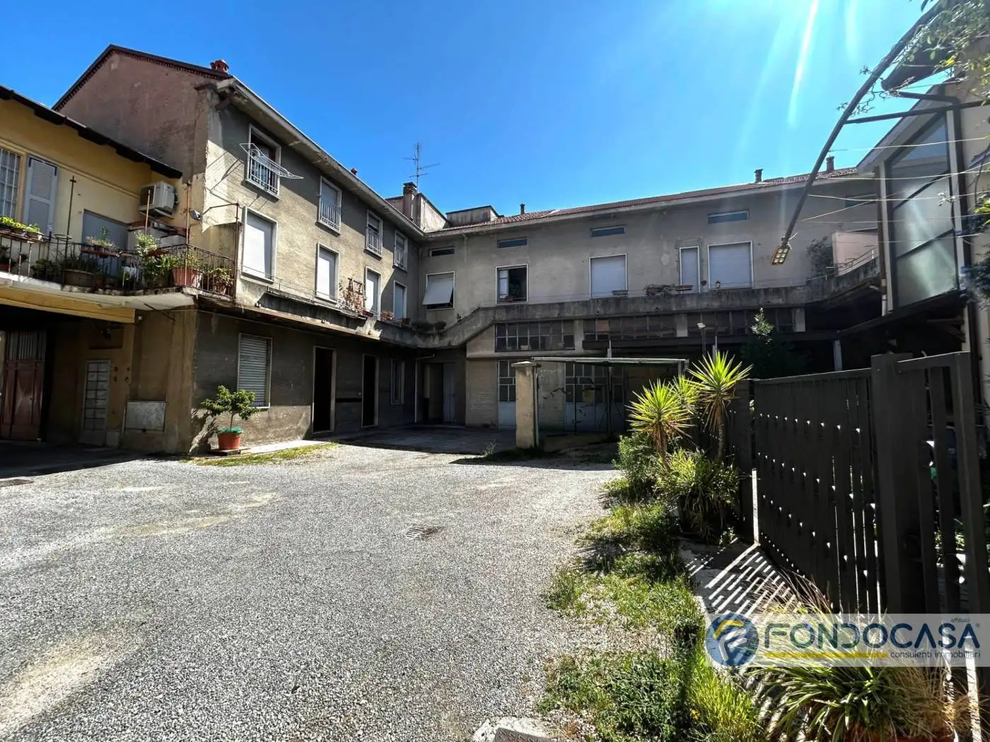 Palazzo - Edificio in vendita a Seregno